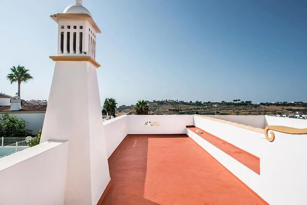 Villa Almanda - Spacious Villa Perfectly Located Between Albufeira Marina And The Old Town