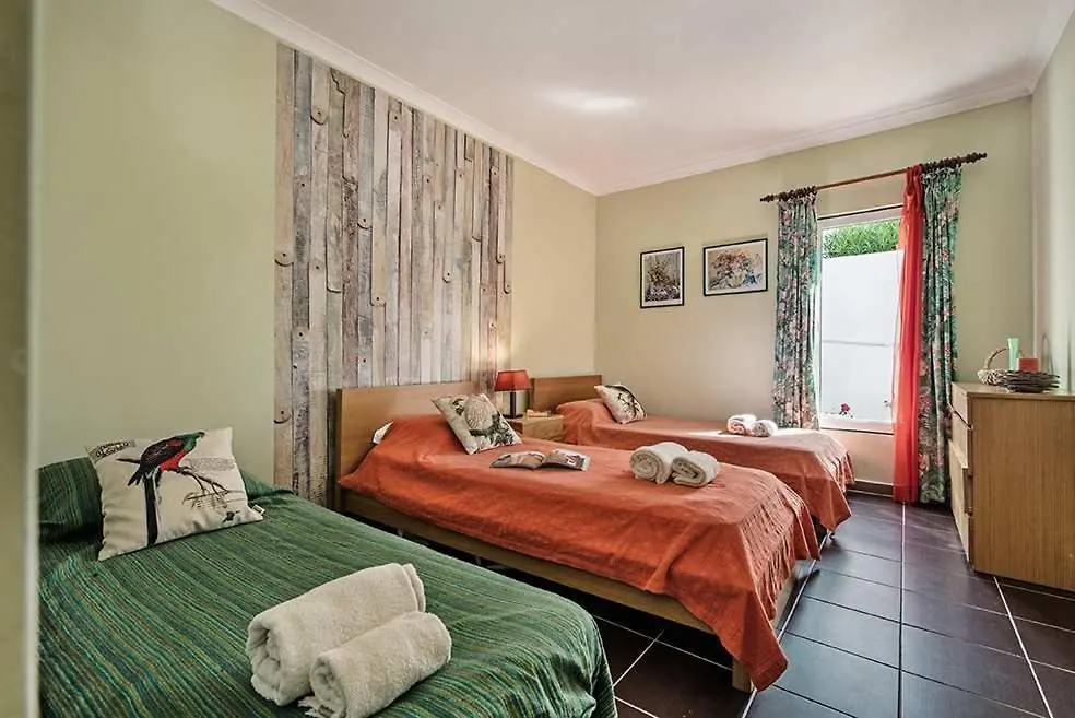 Villa Almanda - Spacious Villa Perfectly Located Between Albufeira Marina And The Old Town Σπίτι διακοπών