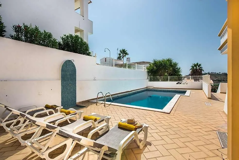 Villa Almanda - Spacious Villa Perfectly Located Between Albufeira Marina And The Old Town 0*,  Πορτογαλία