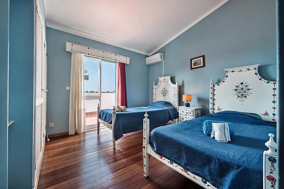 Villa Almanda - Spacious Villa Perfectly Located Between Albufeira Marina And The Old Town